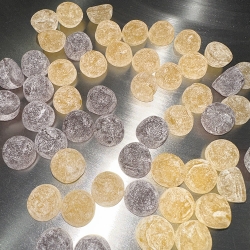 软糖如何实现按设定数量数粒装盒？快盈1-给袋式软糖数粒机来喽！