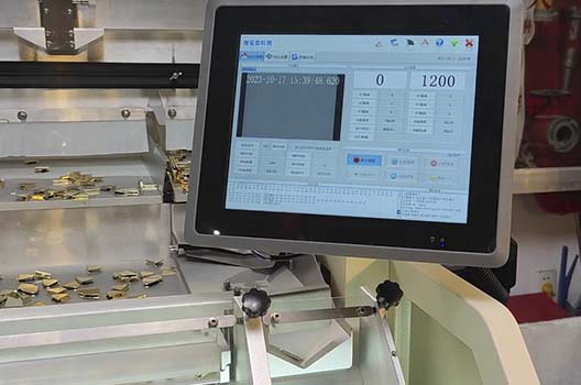 箱包类五金配件计数包装机.jpg 箱包类五金配件计数包装机.jpg